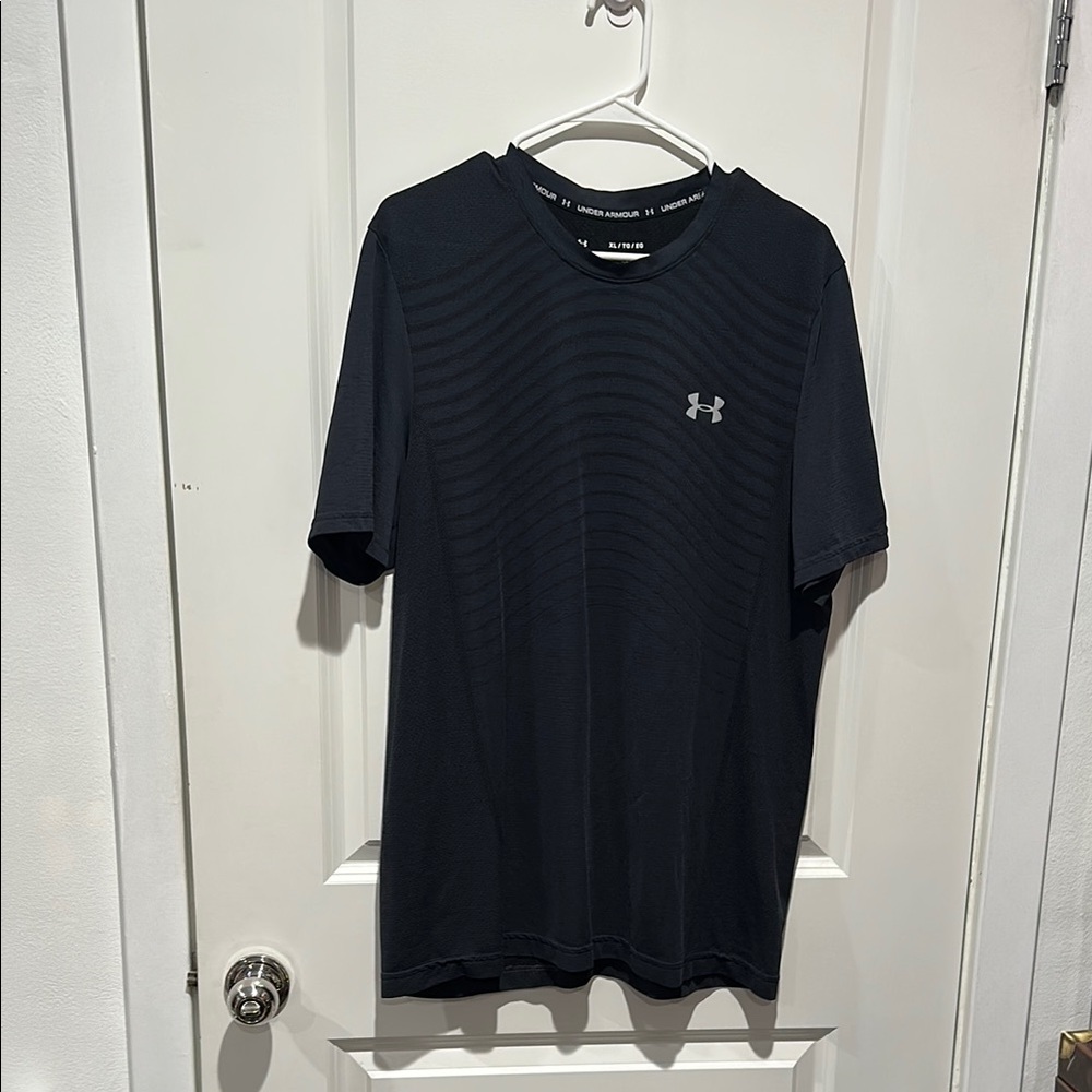 Under Armour Black Men's Shirt preloved XL